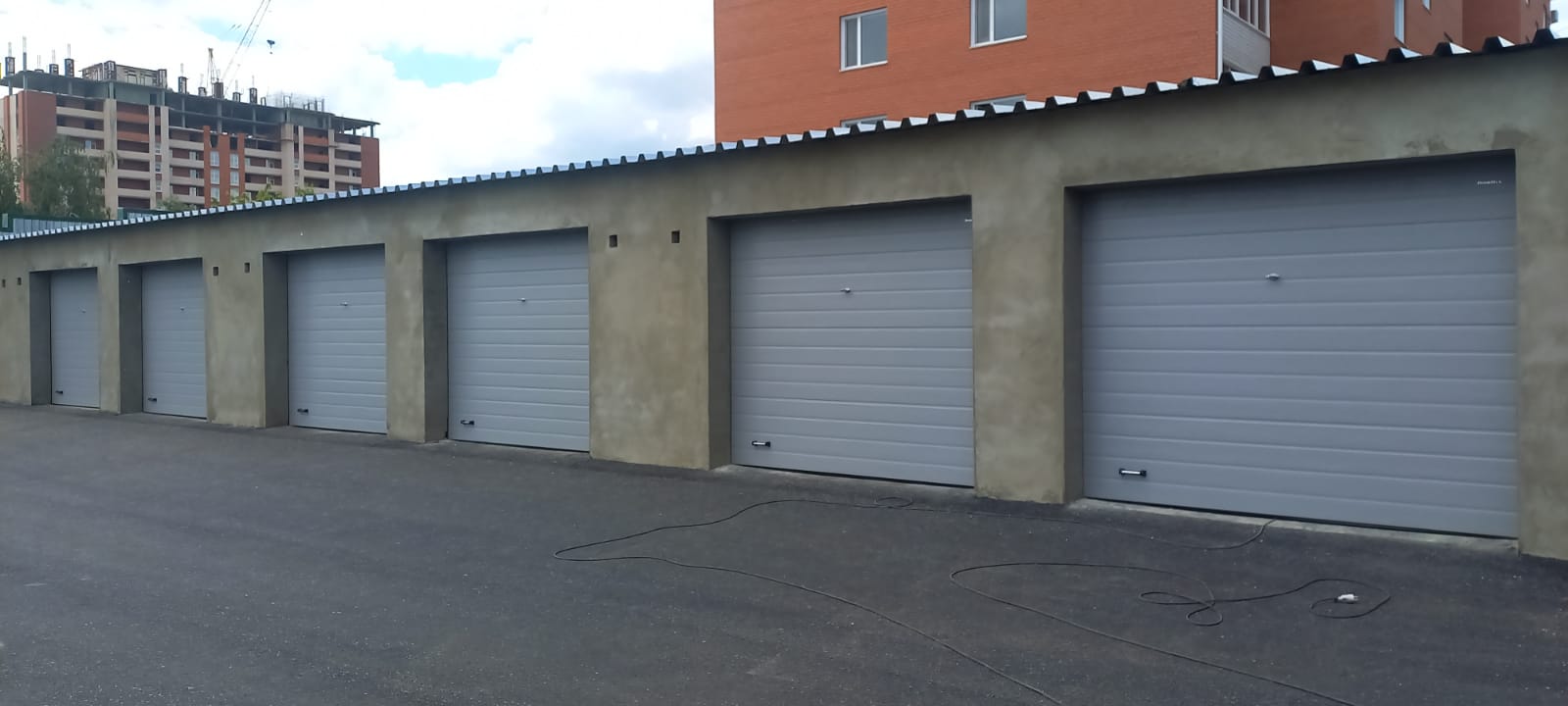 Секционные ворота DoorHan в Алматы с установкой